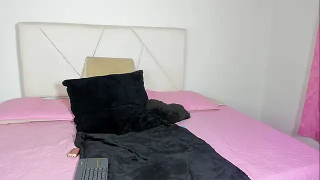 Snapshot of _Wandaa_ chatting on 09/18/25, 04:58 Wandaa online show from 09/18/25, 04:58