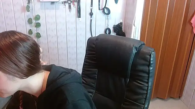 CeelesteBonnett online show from 11/28/25, 12:41