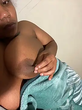 Snapshot of JuicyMellow21 chatting on 10/20/25, 07:25 JuicyMellow21 online show from 10/20/25, 07:25