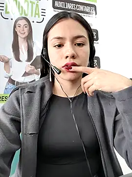 CHARLOTTE  05 online show from 11/11/25, 12:38