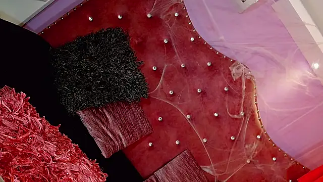 MariahMendezz online show from 10/31/25, 07:15