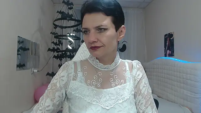 AvaSaturnian online show from 10/16/25, 12:17