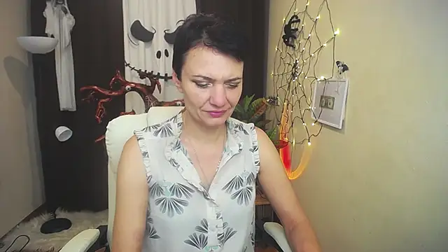 AvaSaturnian online show from 10/19/25, 10:27