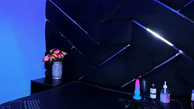 Sophie Jhoms online show from 11/15/25, 09:43