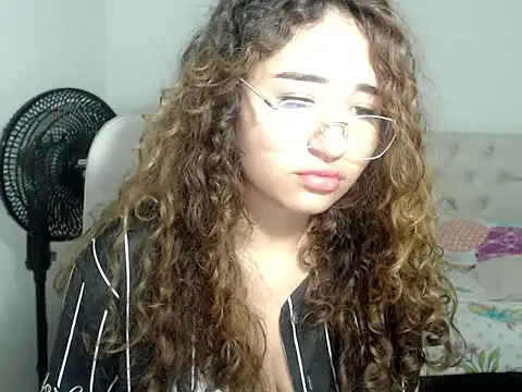 sasha 17  online show from 10/07/25, 08:33