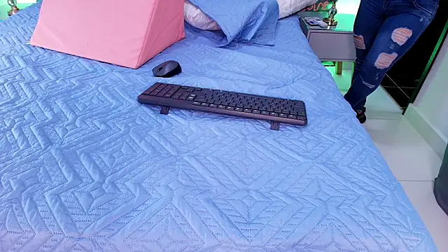 sweegirl69 online show from 11/13/25, 11:53