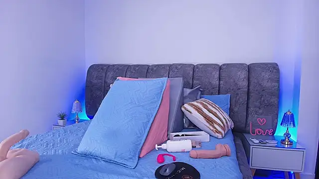 sweegirl69 online show from 11/20/25, 12:05