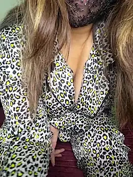 Snapshot of mysticlure-- chatting on 11/26/25, 12:11 mysticlure-- online show from 11/26/25, 12:11