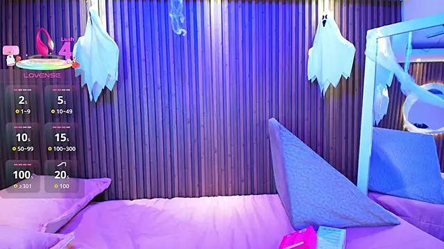 AlanaWalker9 online show from 10/27/25, 03:54