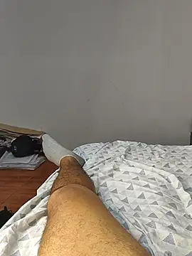 Snapshot of badlove42 chatting on 11/16/25, 05:57 badlove42 online show from 11/16/25, 05:57