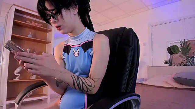 Snapshot of Sima_Wendy chatting on 10/04/25, 06:22 Sima Wendy online show from 10/04/25, 06:22