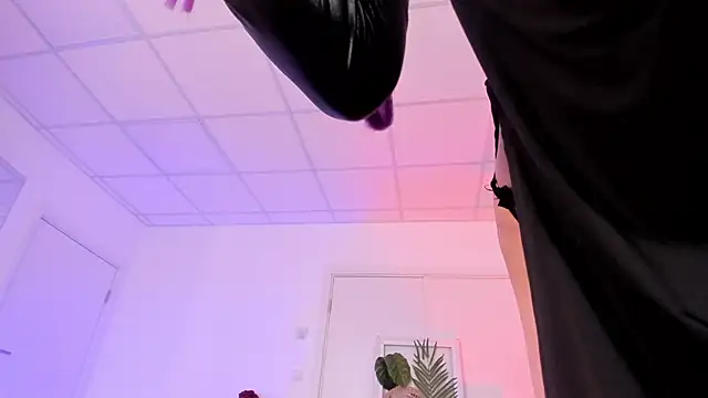 Snapshot of Sima_Wendy chatting on 10/29/25, 07:21 Sima Wendy online show from 10/29/25, 07:21