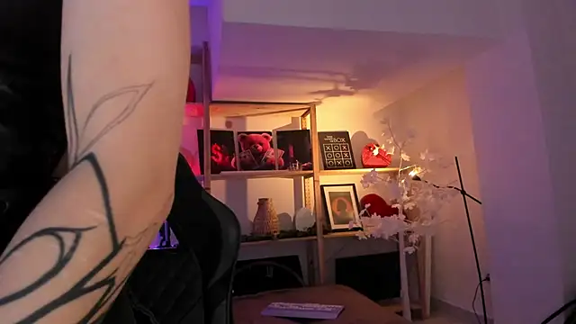 Snapshot of Sima_Wendy chatting on 11/18/25, 07:13 Sima Wendy online show from 11/18/25, 07:13