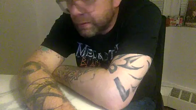 Snapshot of edger4lif3 chatting on 10/17/25, 04:26 edger4lif3 online show from 10/17/25, 04:26