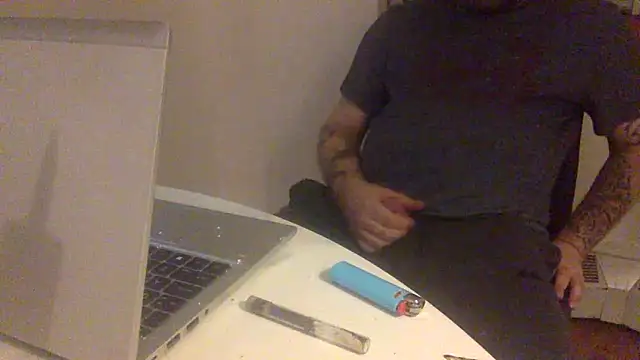 Snapshot of edger4lif3 chatting on 10/20/25, 08:59 edger4lif3 online show from 10/20/25, 08:59