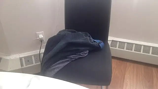 Snapshot of edger4lif3 chatting on 10/28/25, 04:09 edger4lif3 online show from 10/28/25, 04:09