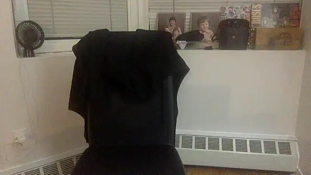 Snapshot of edger4lif3 chatting on 10/30/25, 09:00 edger4lif3 online show from 10/30/25, 09:00