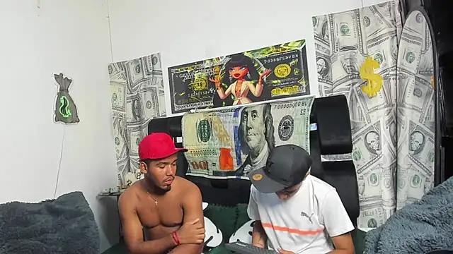 Snapshot of Venezuelan_threesome chatting on 09/10/25, 01:49 Venezuelan threesome online show from 09/10/25, 01:49