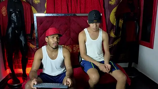 Snapshot of Venezuelan_threesome chatting on 09/11/25, 11:49 Venezuelan threesome online show from 09/11/25, 11:49