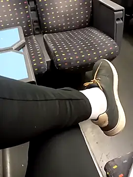 Snapshot of YourBigOne20 chatting on 10/19/25, 09:43 YourBigOne20 online show from 10/19/25, 09:43