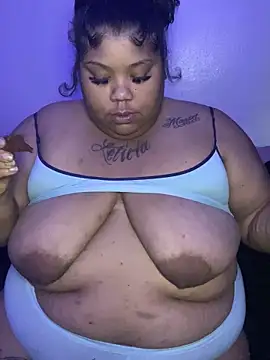 Snapshot of BlaxicanaMami chatting on 10/12/25, 09:03 BlaxicanaMami online show from 10/12/25, 09:03