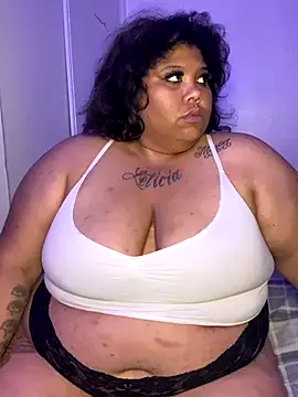 Snapshot of BlaxicanaMami chatting on 11/14/25, 08:13 BlaxicanaMami online show from 11/14/25, 08:13