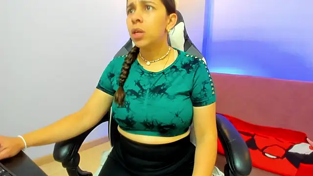 CataleyaAmaya online show from 10/16/25, 12:17