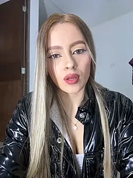 Snapshot of kendal_blonde chatting on 09/10/25, 12:21 kendal blonde online show from 09/10/25, 12:21