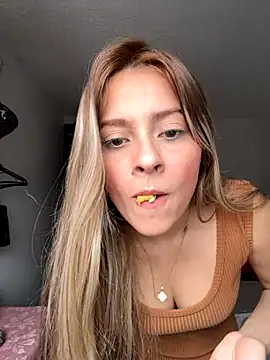 Snapshot of kendal_blonde chatting on 09/24/25, 09:07 kendal blonde online show from 09/24/25, 09:07