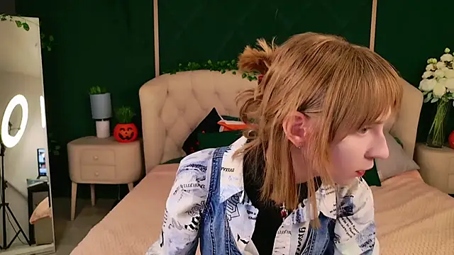 Beverly Gomes online show from 10/20/25, 03:56