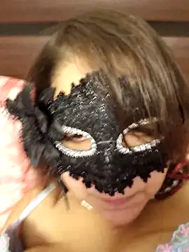 LOCA GIRL online show from 10/26/25, 09:53