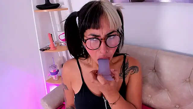 Rumi 666 online show from 10/11/25, 11:42