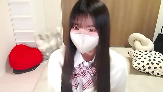 Snapshot of moka-neko chatting on 10/16/25, 11:33 moka-neko online show from 10/16/25, 11:33