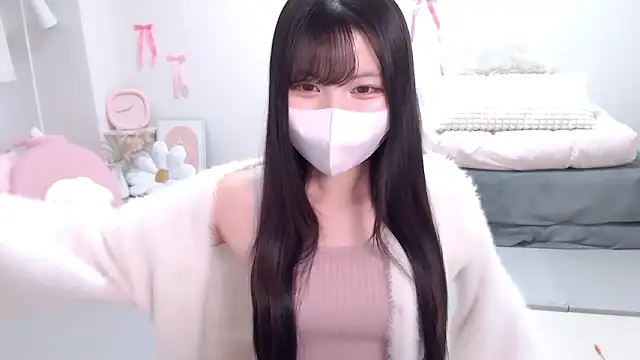 Snapshot of moka-neko chatting on 11/18/25, 05:28 moka-neko online show from 11/18/25, 05:28