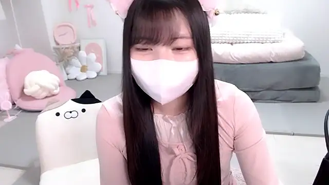 Snapshot of moka-neko chatting on 11/19/25, 05:13 moka-neko online show from 11/19/25, 05:13