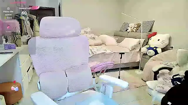 Snapshot of Diva_VVN chatting on 10/10/25, 11:59 Diva VVN online show from 10/10/25, 11:59