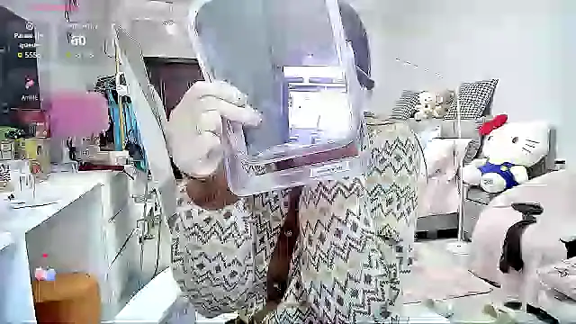 Snapshot of Diva_VVN chatting on 10/15/25, 12:00 Diva VVN online show from 10/15/25, 12:00