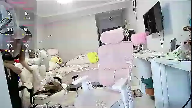 Snapshot of Diva_VVN chatting on 10/28/25, 12:03 Diva VVN online show from 10/28/25, 12:03