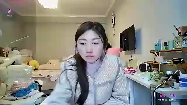 Snapshot of Diva_VVN chatting on 10/29/25, 12:02 Diva VVN online show from 10/29/25, 12:02