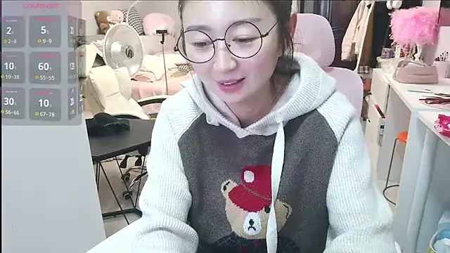 Snapshot of Diva_VVN chatting on 11/18/25, 11:48 Diva VVN online show from 11/18/25, 11:48