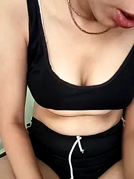Snapshot of Khushi-Chaudhary chatting on 10/06/25, 05:27 Khushi-Chaudhary online show from 10/06/25, 05:27