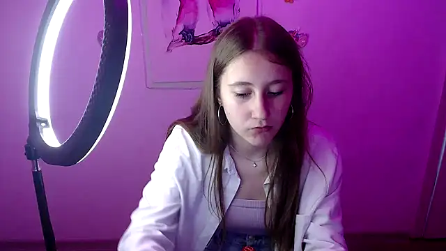 Snapshot of Milka_kamila chatting on 09/13/25, 12:38 Milka kamila online show from 09/13/25, 12:38