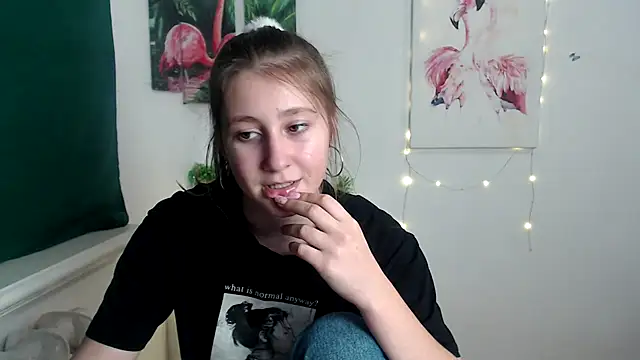 Snapshot of Milka_kamila chatting on 10/29/25, 01:46 Milka kamila online show from 10/29/25, 01:46