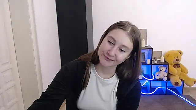 Snapshot of Milka_kamila chatting on 11/15/25, 12:34 Milka kamila online show from 11/15/25, 12:34