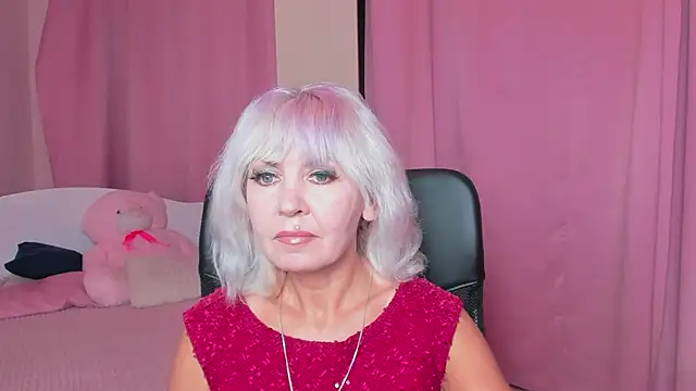 Snapshot of MissVall chatting on 09/19/25, 04:29 MissVall online show from 09/19/25, 04:29