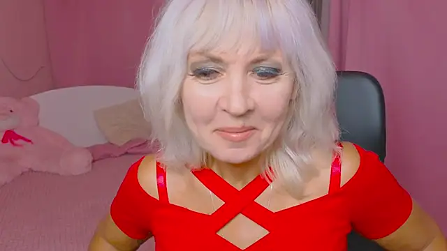 Snapshot of MissVall chatting on 09/28/25, 04:34 MissVall online show from 09/28/25, 04:34