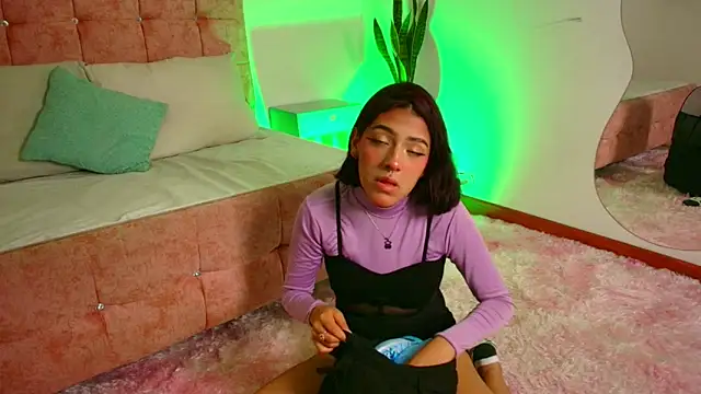 Dulce Bella  online show from 11/14/25, 04:00