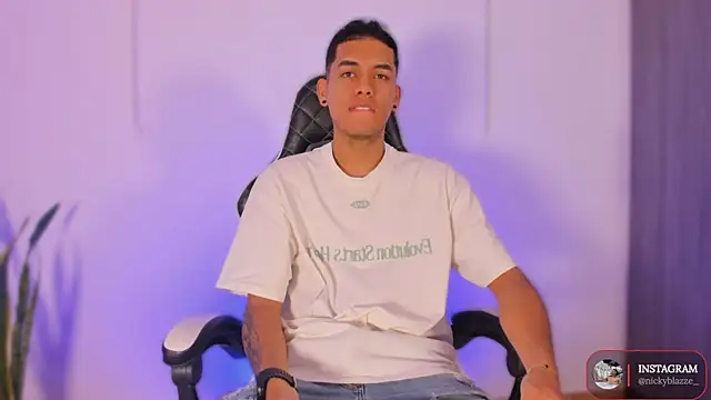 Nickyblazze  online show from 10/30/25, 12:17