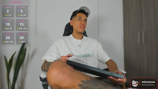 Nickyblazze  online show from 11/14/25, 12:48