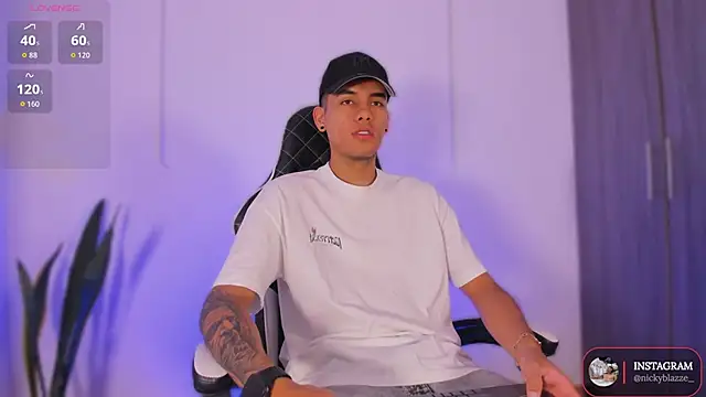 Nickyblazze  online show from 11/21/25, 12:37